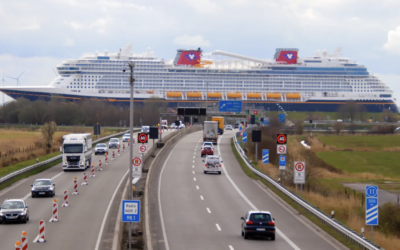 Nieuwste cruise-schip van Meyer Werft in Eemshaven aangekomen